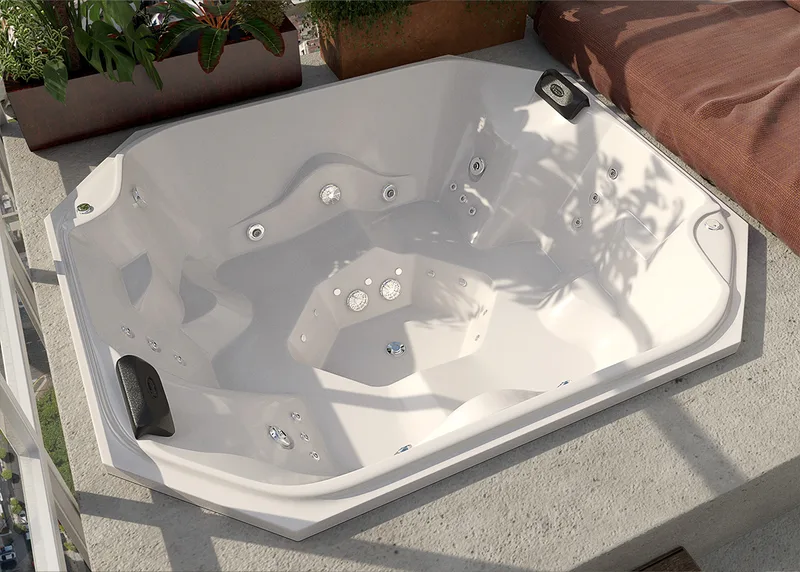 SPA Mondialle Piccolo para 4 pessoas com 6 jatos, 2,10m de comprimento vista frontal