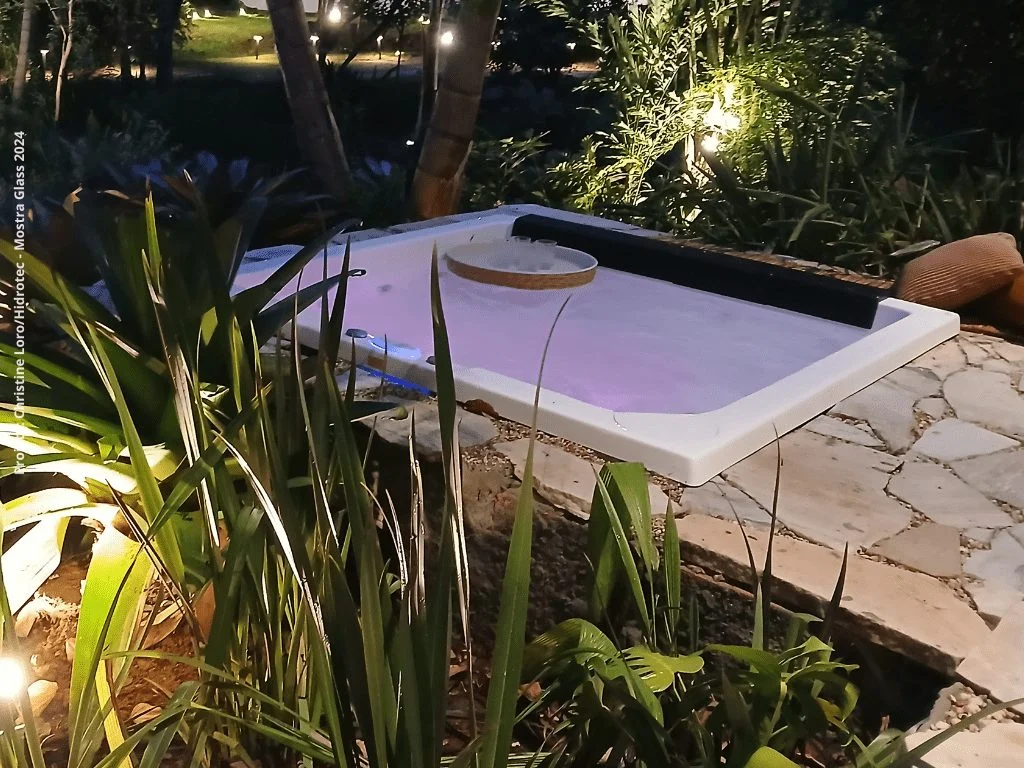 SPA Wonder Premium para 8 pessoas com 66 jatos e sistema de hidromassagem vista frontal
