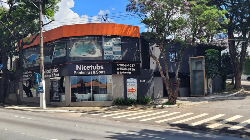 Fachada da loja Nicetubs na Av. dos Bandeirantes