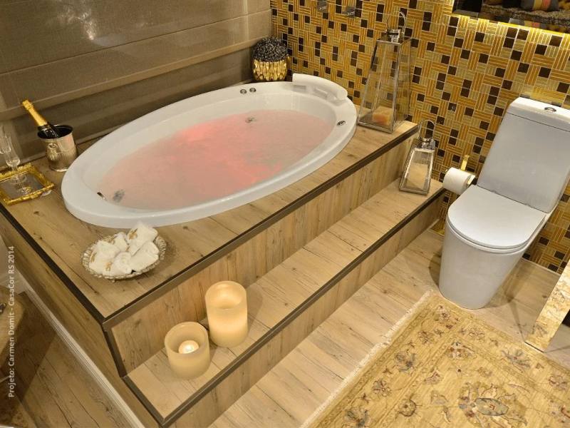 Detalhe do escoamento e ladrão da banheira Axell Oval Clean, engenharia funcional e discreta