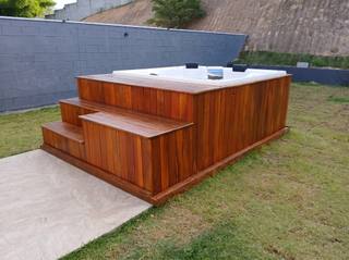 Spa Veneza 2.0 Mondialle com deck no quintal