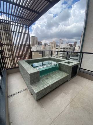Spa de Cerâmica da Relaxy com frente de vidro em terraço